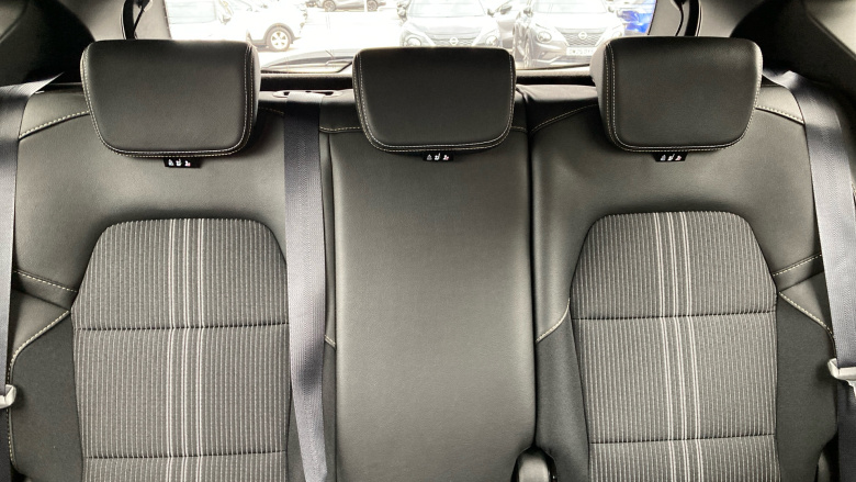 Renault Captur 1.6 E-Tech hybrid 145 Engineered BOSE Edn 5dr Auto Hybrid Hatchback